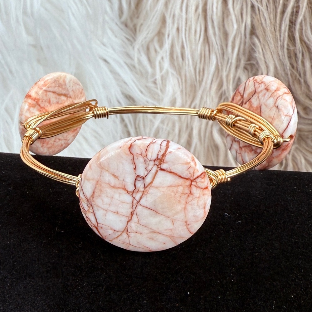 Wired wrapped goldtone, three stone bangle bracelet - Picture 5 of 14